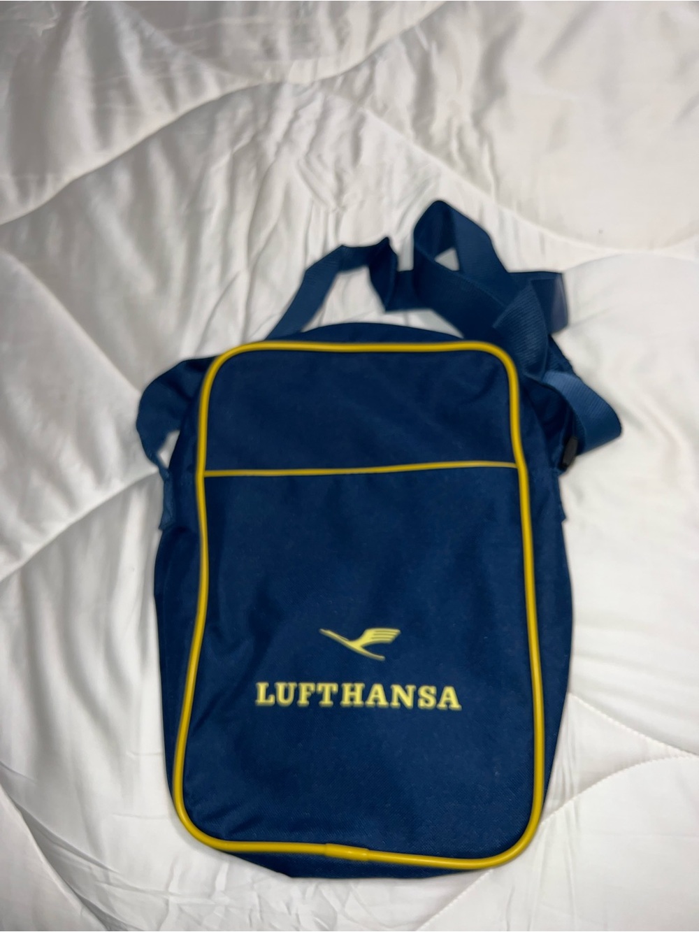 🇩🇪🇩🇪Lufthansa Navy Blue Crossbody Bag with Yellow Trim